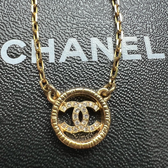Chanel Crystal Metal CC Round Pendant necklace - Picture 5 of 15